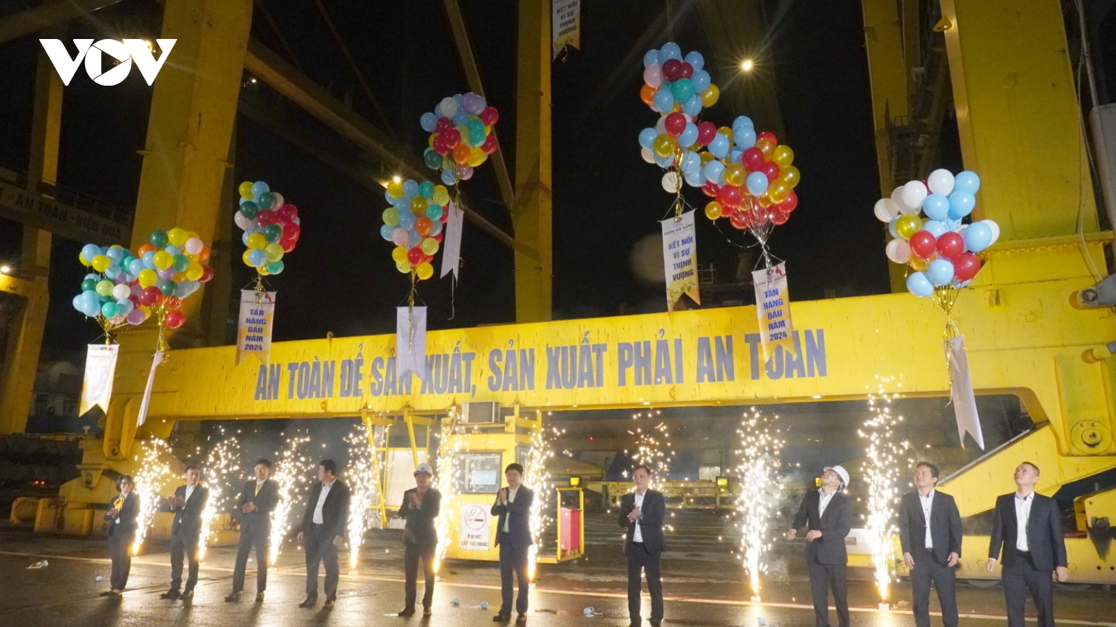 Cảng Đà Nẵng đón tấn hàng đầu năm 2024