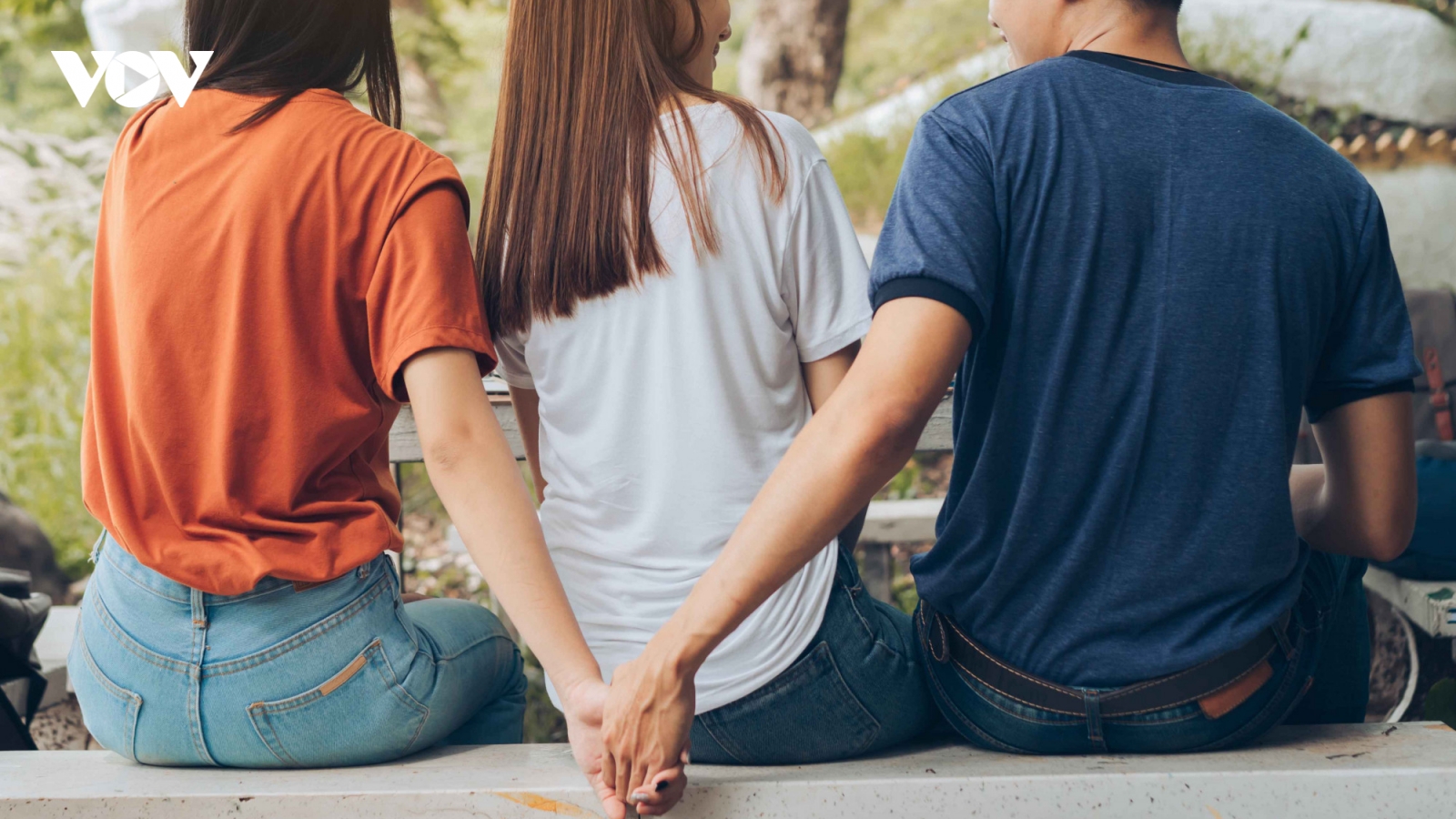 Chàng trai dằn vặt vì lỡ rơi vào lưới tình với người thứ ba dù đã có vợ