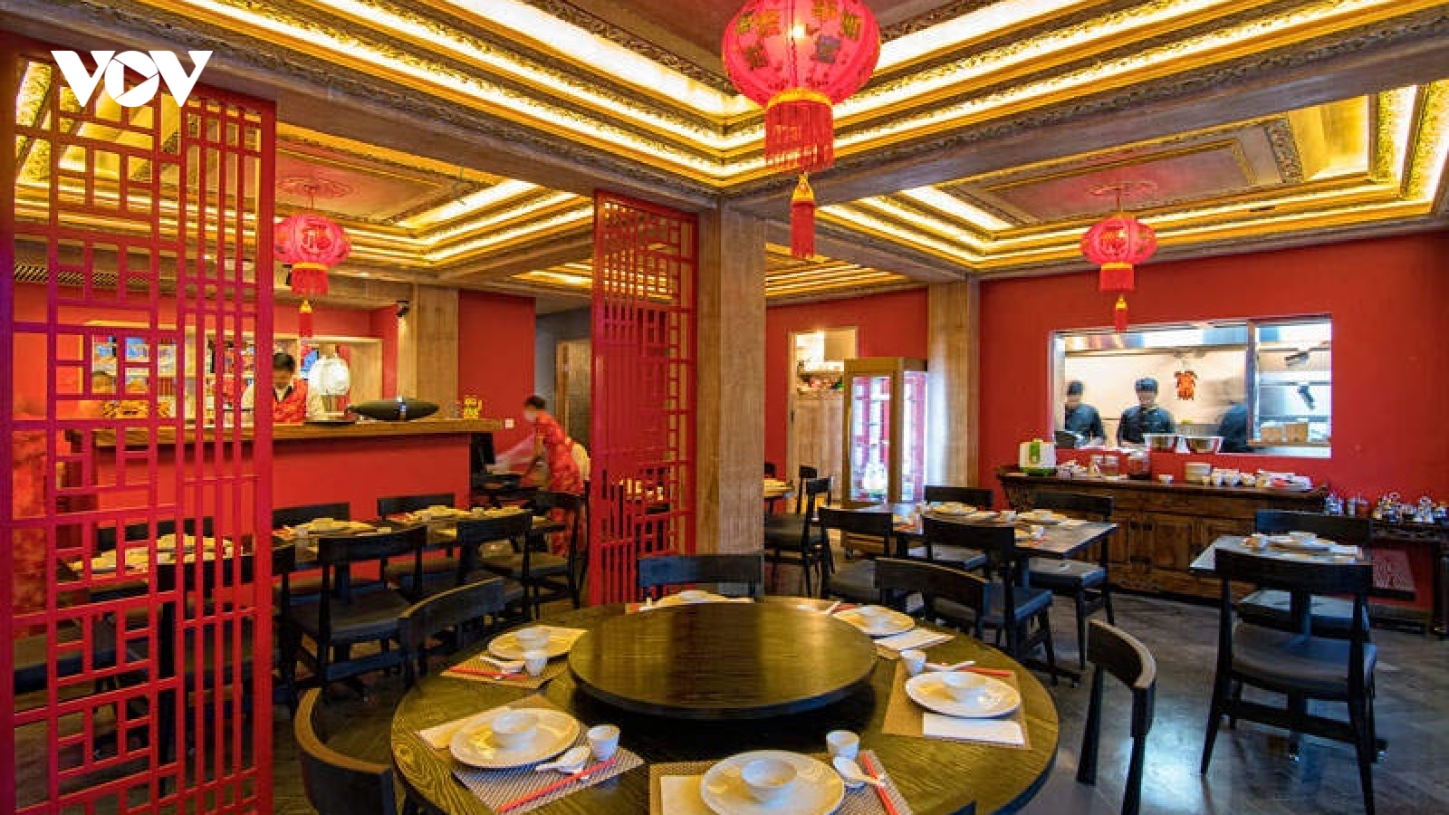 Người Trung Quốc đổ xô đặt bàn cho “bữa tối đoàn viên” dịp Tết Nguyên đán