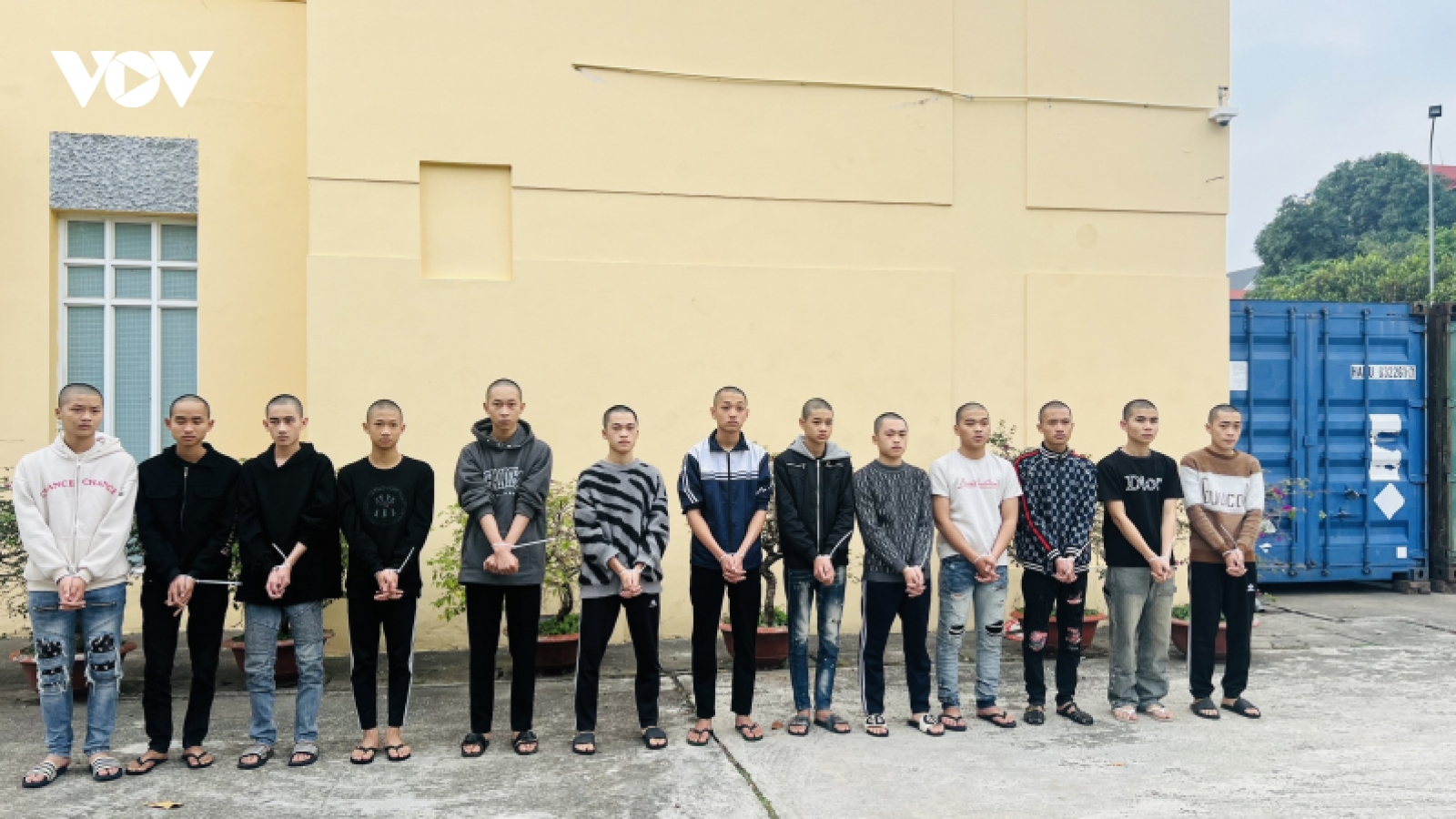 Tạm giữ nhóm côn đồ tuổi teen vác mã tấu "ngứa mắt là chém"
