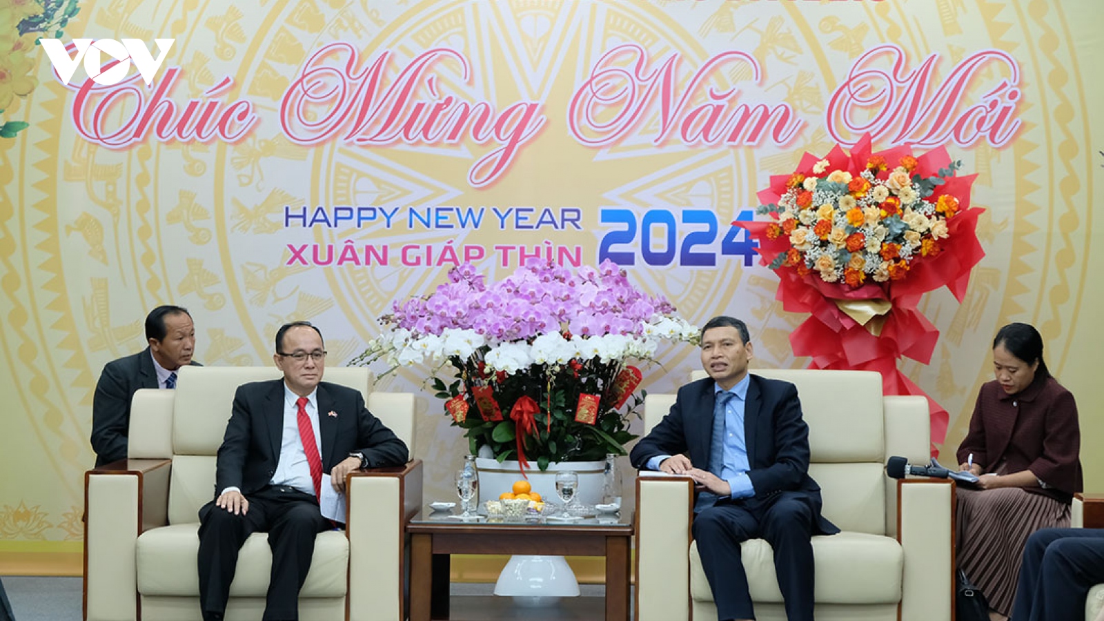 Nhiều sinh viên Lào được đào tạo ở Đà Nẵng về nước làm việc hiệu quả tốt