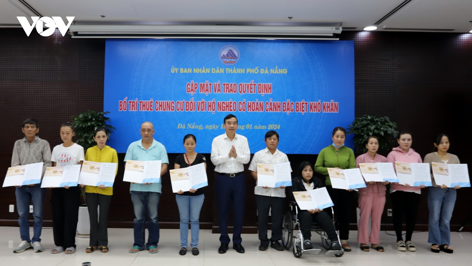 Đà Nẵng trao quyết định thuê chung cư cho 44 hộ nghèo, hoàn cảnh khó khăn