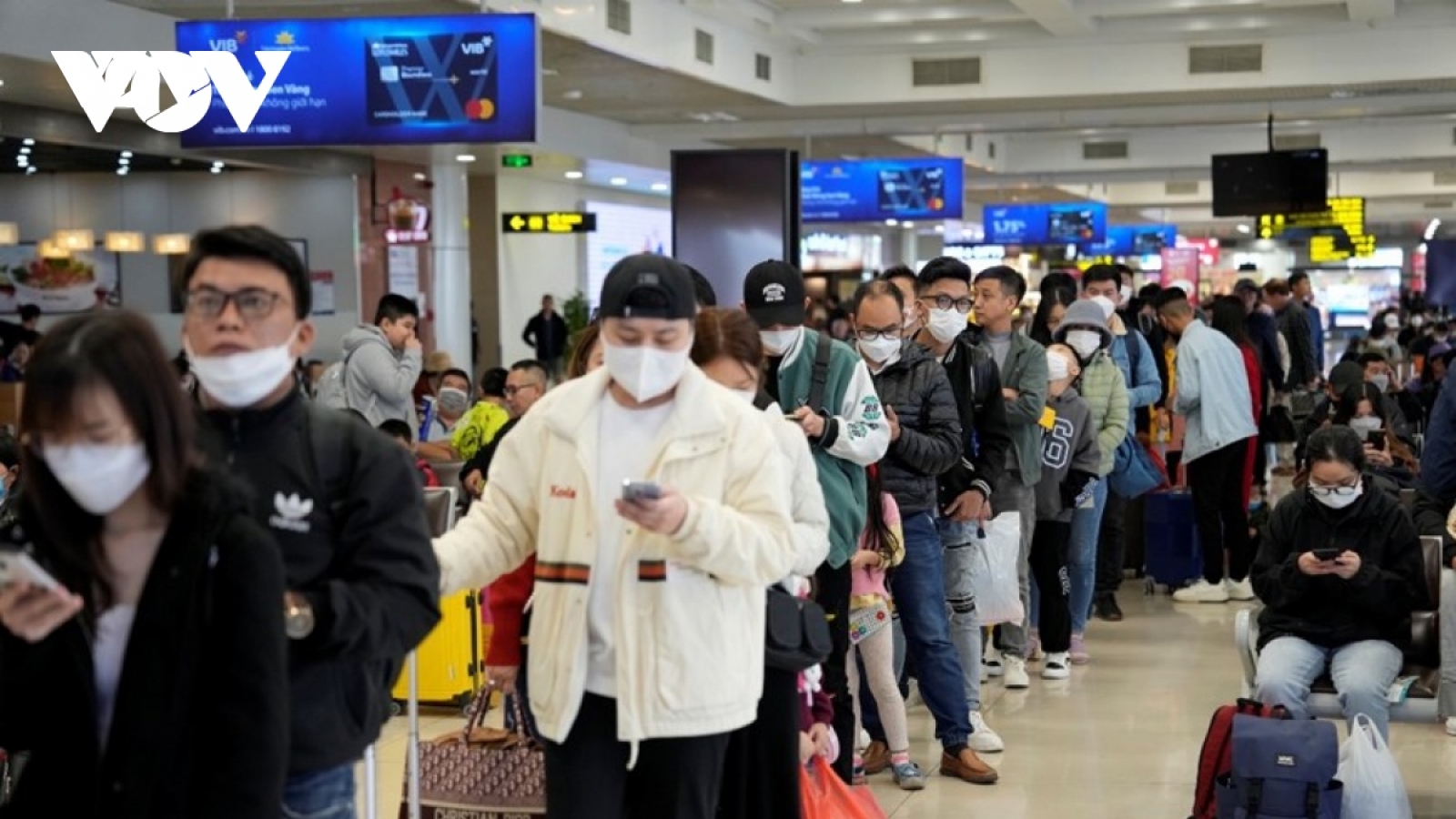 Cung không đủ cầu, giá vé máy bay Tết Nguyên đán liên tục “nhảy múa”