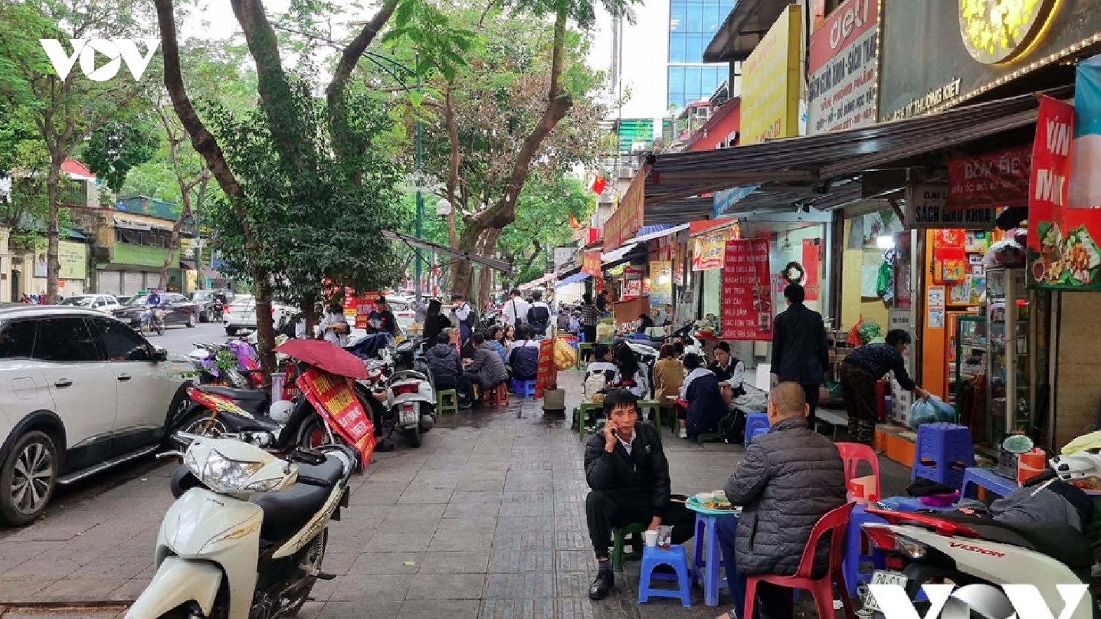 Cho thuê vỉa hè, nhiều câu hỏi còn bỏ ngỏ