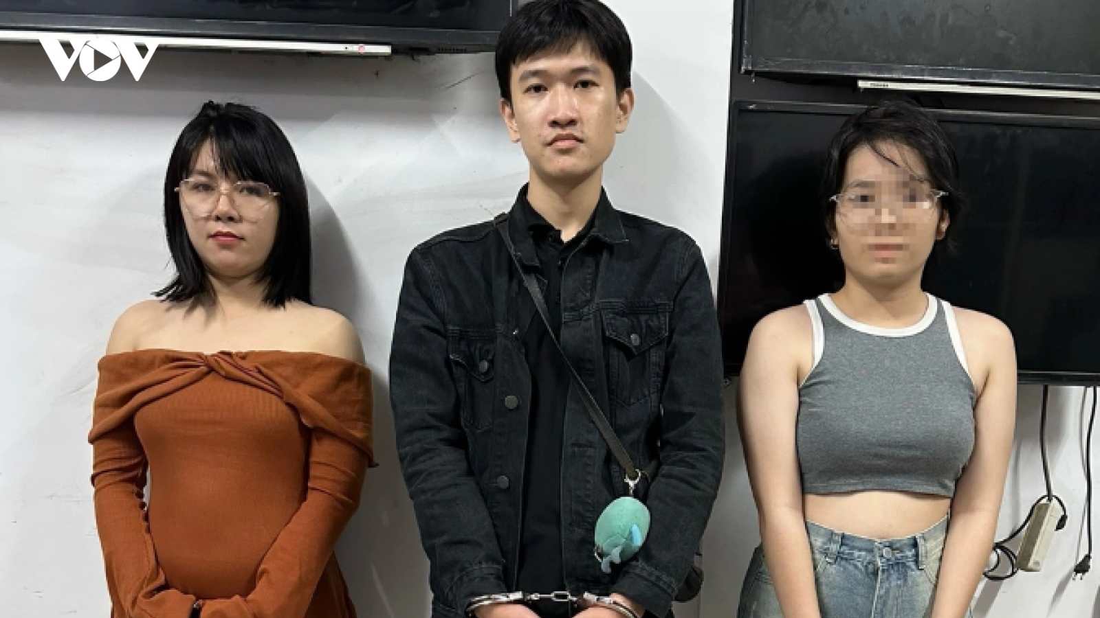 Lừa "sugar daddy" vào khách sạn rồi cướp tài sản ở TPHCM