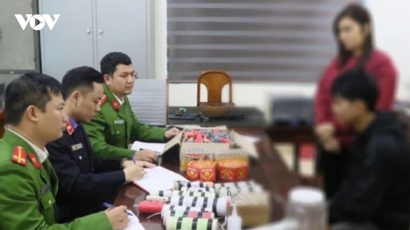 Nam sinh tự chế tạo 201 quả pháo nổ để đốt trong đám cưới