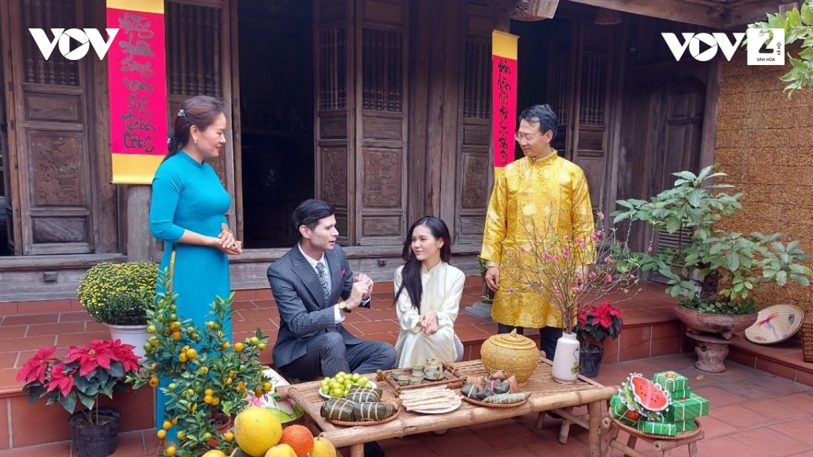 Trải nghiệm Tết làng Việt tại làng cổ Đường Lâm