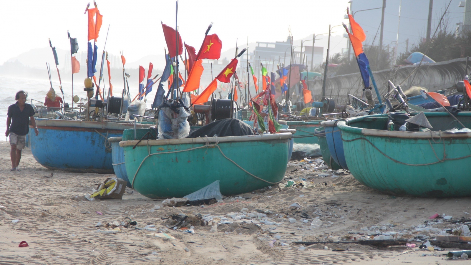 Nghề thuyền thúng ở Phước Hải giúp ngư dân kiếm tiền triệu mỗi ngày