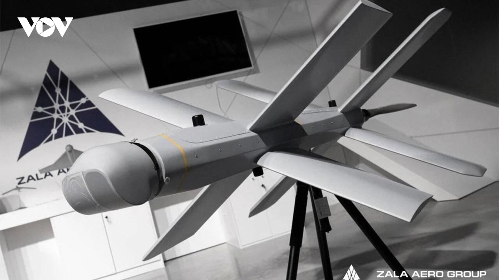 Cận cảnh UAV Lancet Nga bắn trúng xe tăng Ukraine
