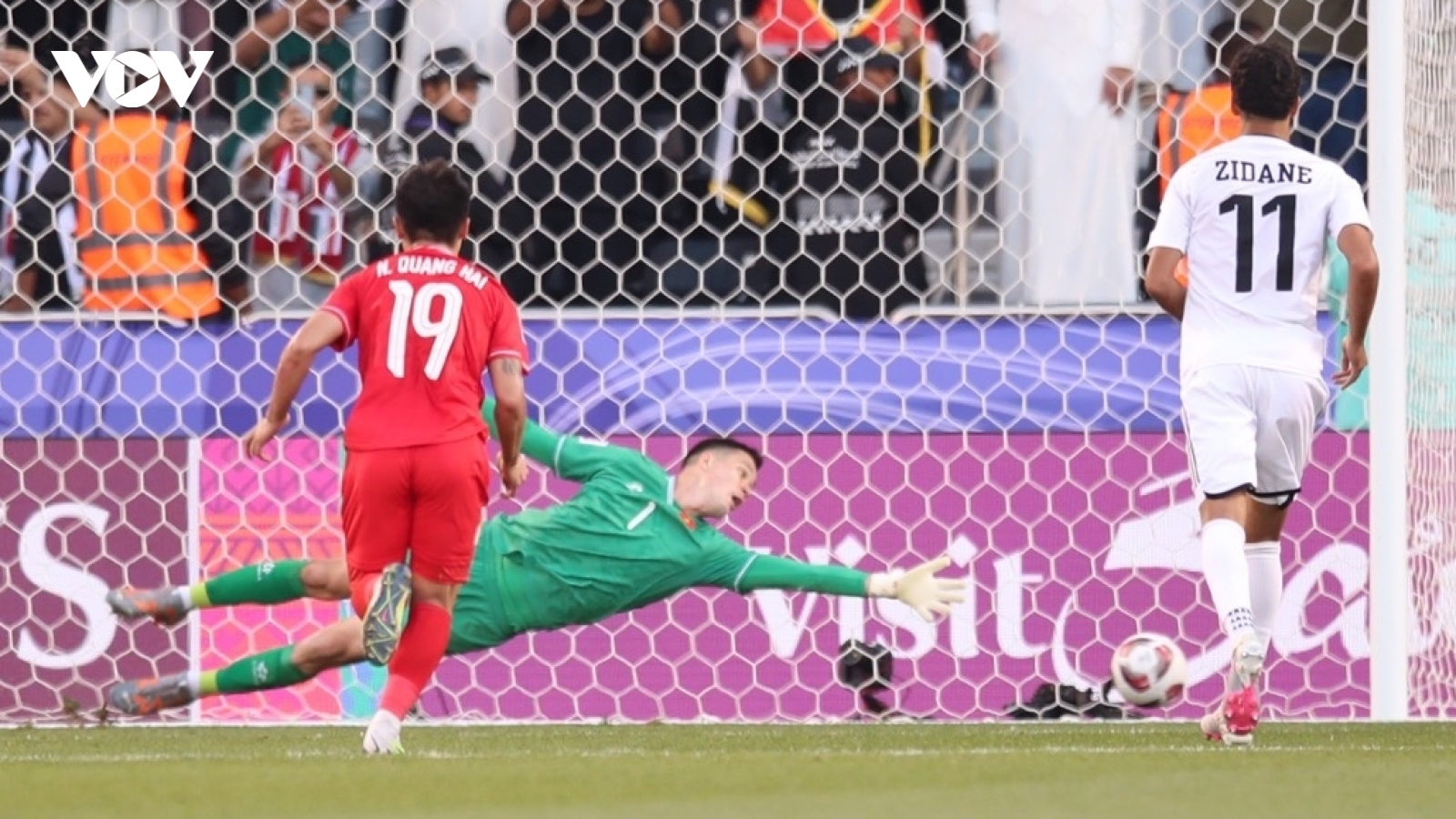 ĐT Việt Nam 2-3 ĐT Iraq: Quang Hải không phá nổi mớ bòng bong