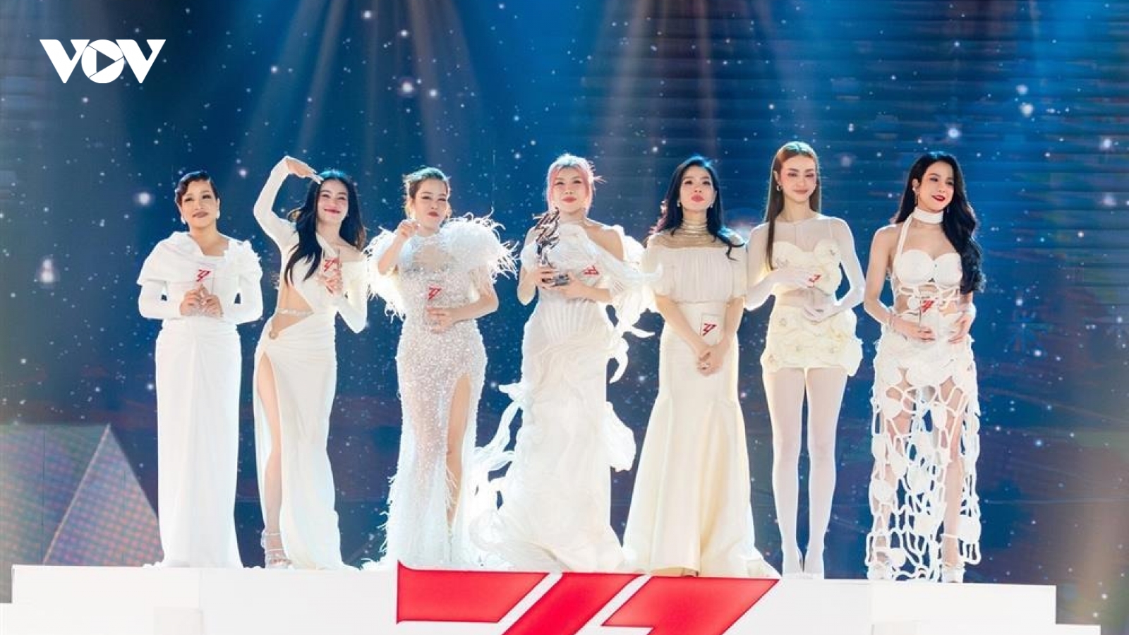 Chuyện showbiz: Lệ Quyên sẽ đáp trả những công kích hướng về mình