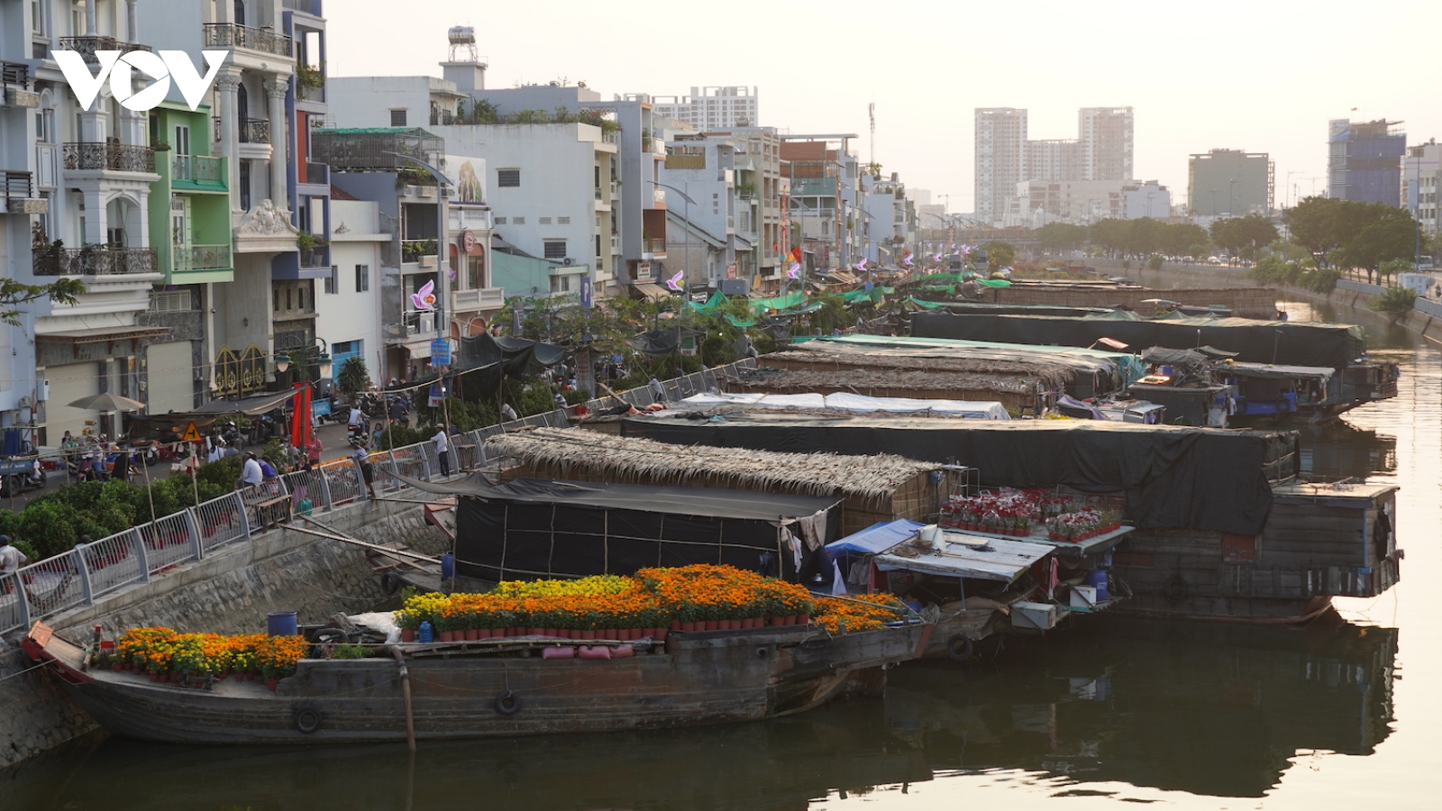 Khai mạc chợ hoa xuân “Trên bến dưới thuyền” năm 2024 tại TP.HCM
