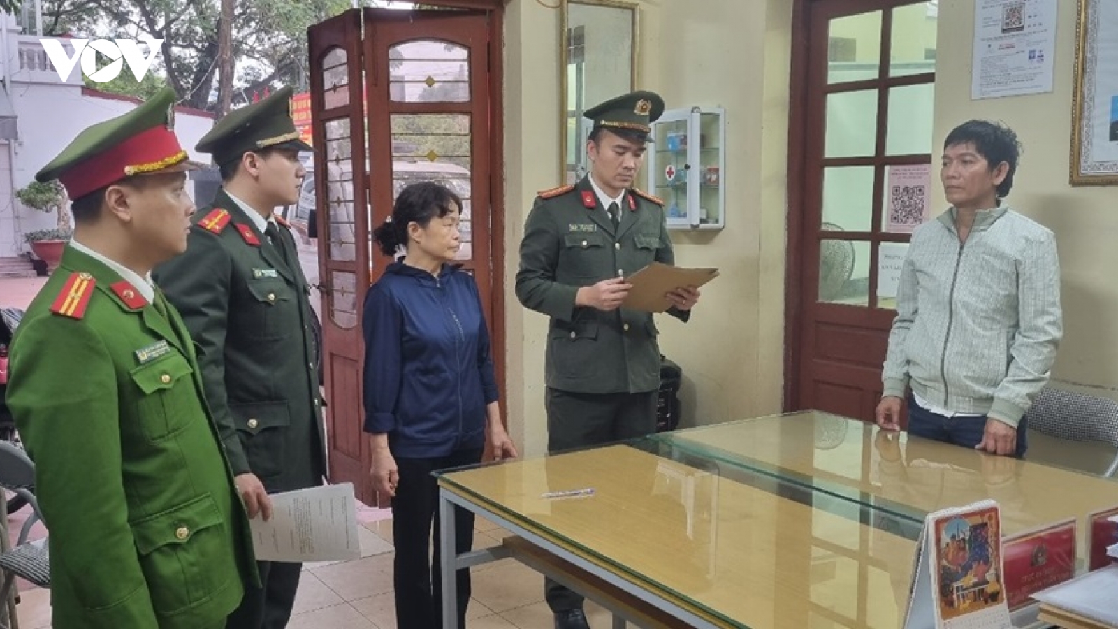 Bắt tạm giam đối tượng bôi chất phóng xạ để chế thiết bị đánh bạc bịp