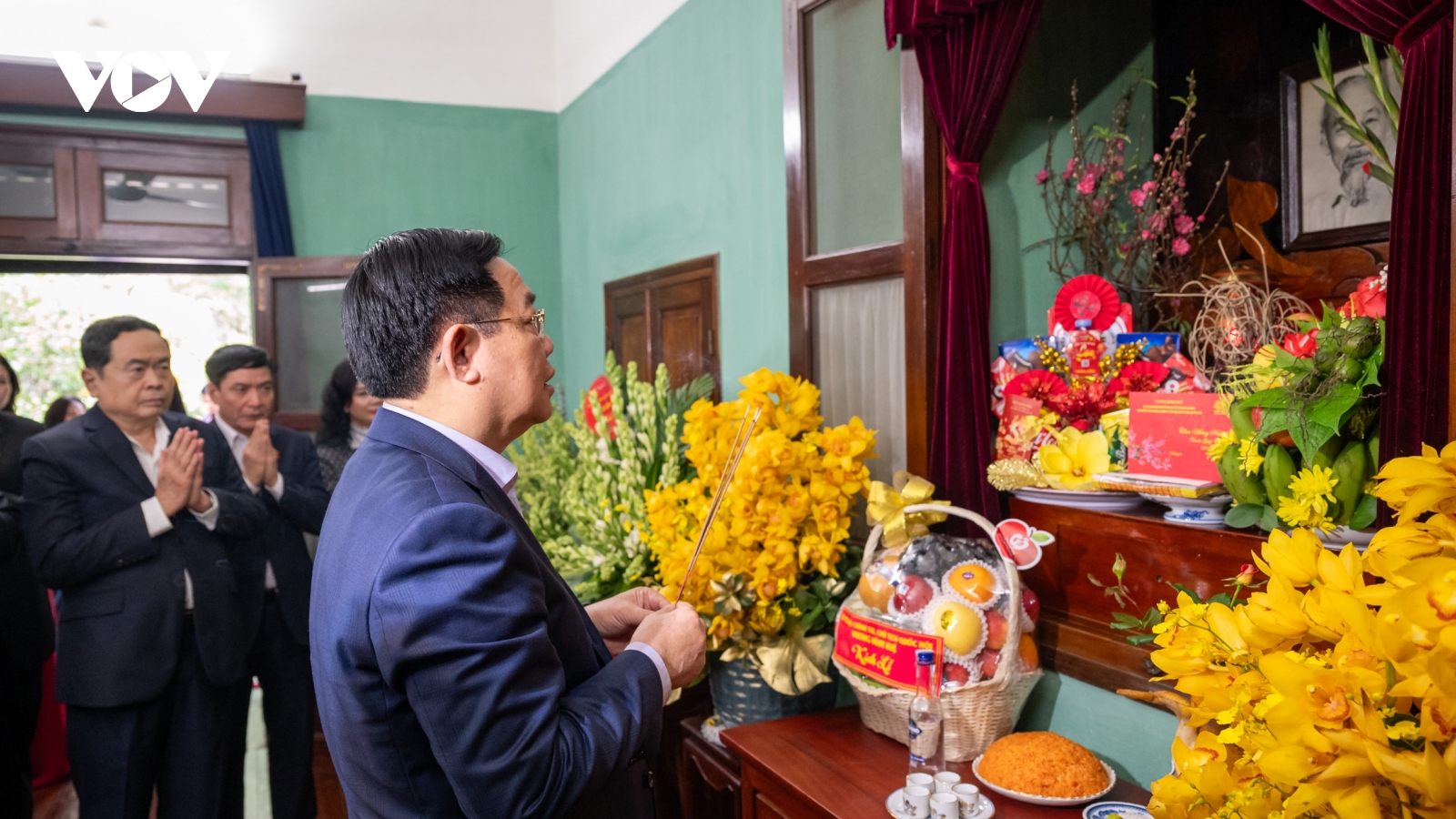 Chủ tịch Quốc hội dâng hương tưởng nhớ Chủ tịch Hồ Chí Minh tại Nhà 67