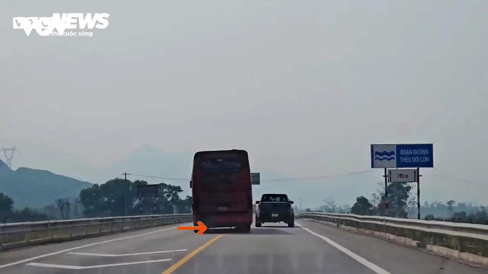 Ô tô vẫn "đùa giỡn" với tử thần trên cao tốc Cam Lộ-La Sơn sau tai nạn thảm khốc