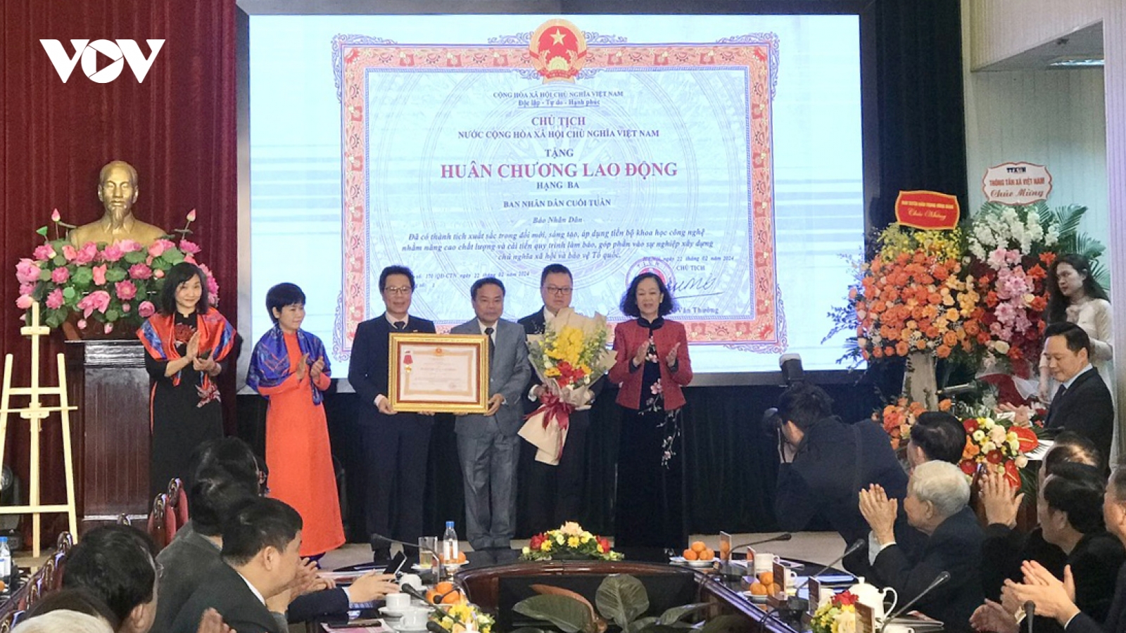 Bà Trương Thị Mai dự Lễ kỷ niệm 35 năm ngày báo Nhân Dân cuối tuần ra số đầu
