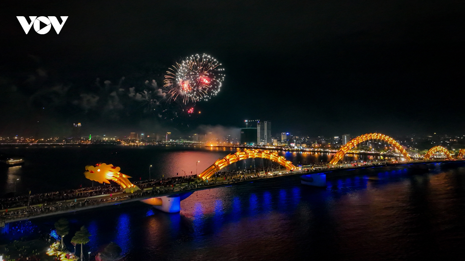 Ấn tượng màn pháo hoa chào năm mới Giáp Thìn 2024 tại Đà Nẵng