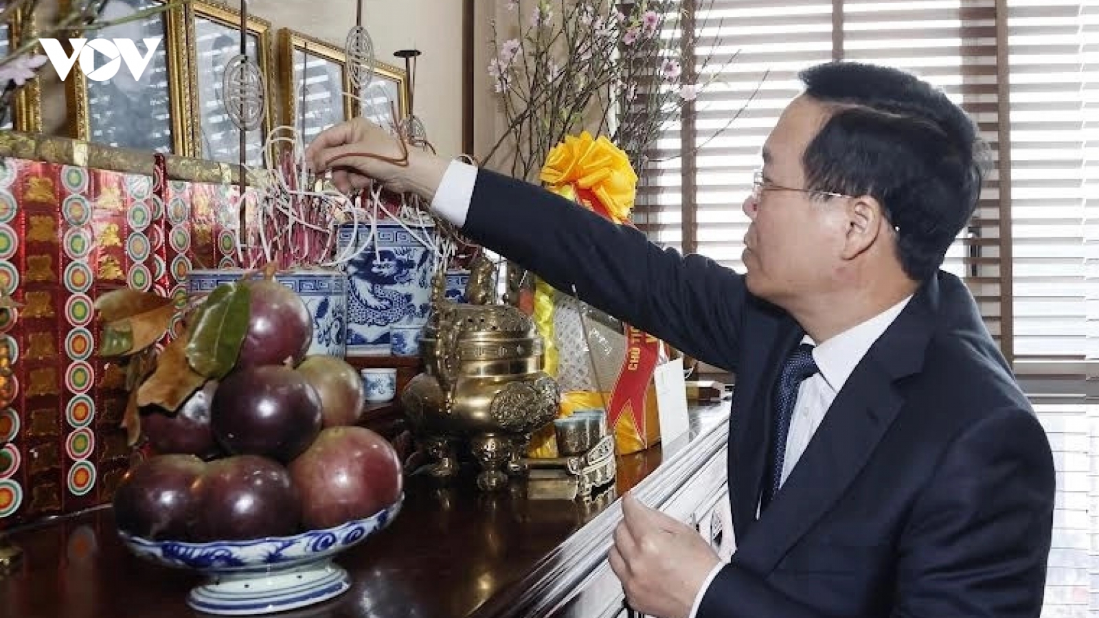 President commemorates late Party, State leaders ahead of Tet holiday