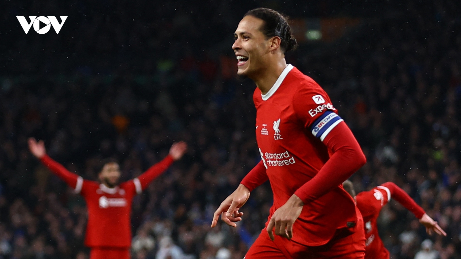 Van Dijk ghi bàn, Liverpool giành Cúp Liên Đoàn Anh sau trận thắng nghẹt thở