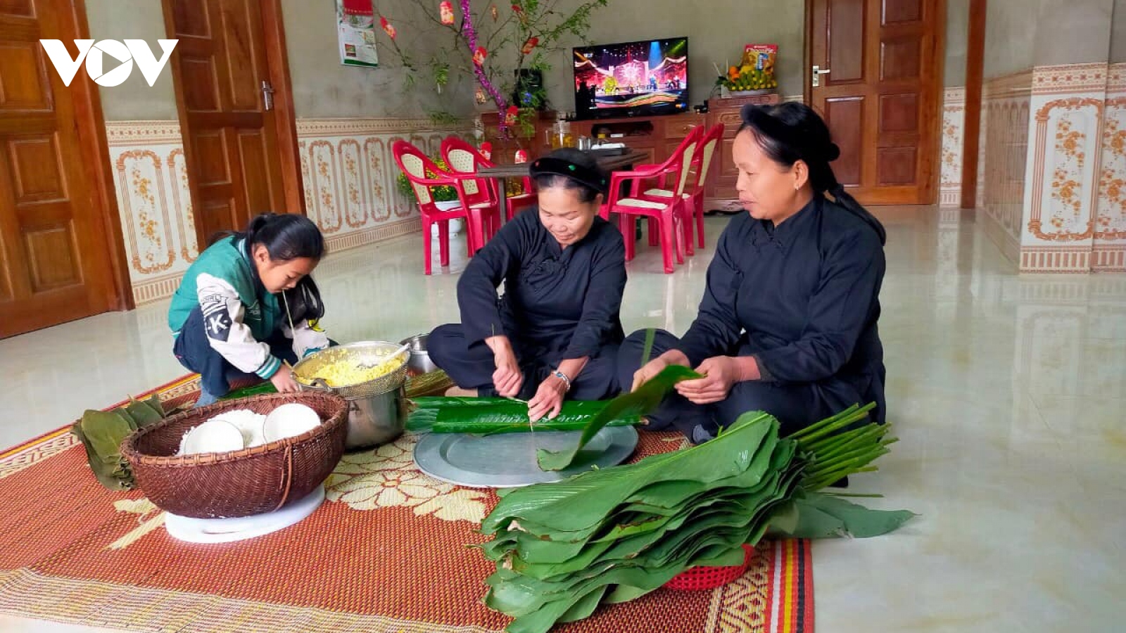Độc đáo "bánh chưng bố, "bánh chưng mẹ" của người Tày Quảng Ninh