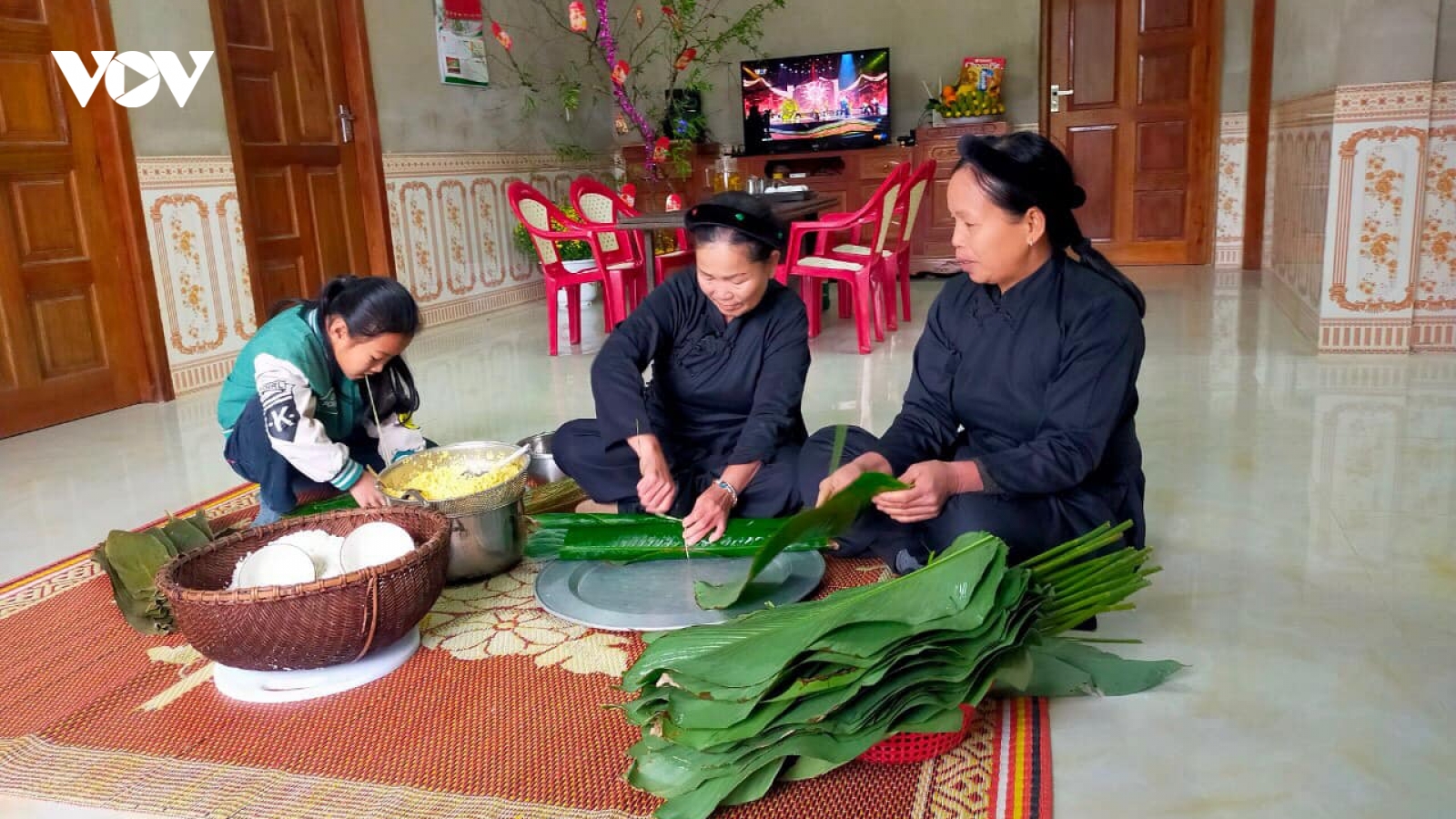 Độc đáo "bánh chưng bố, "bánh chưng mẹ" của người Tày Quảng Ninh