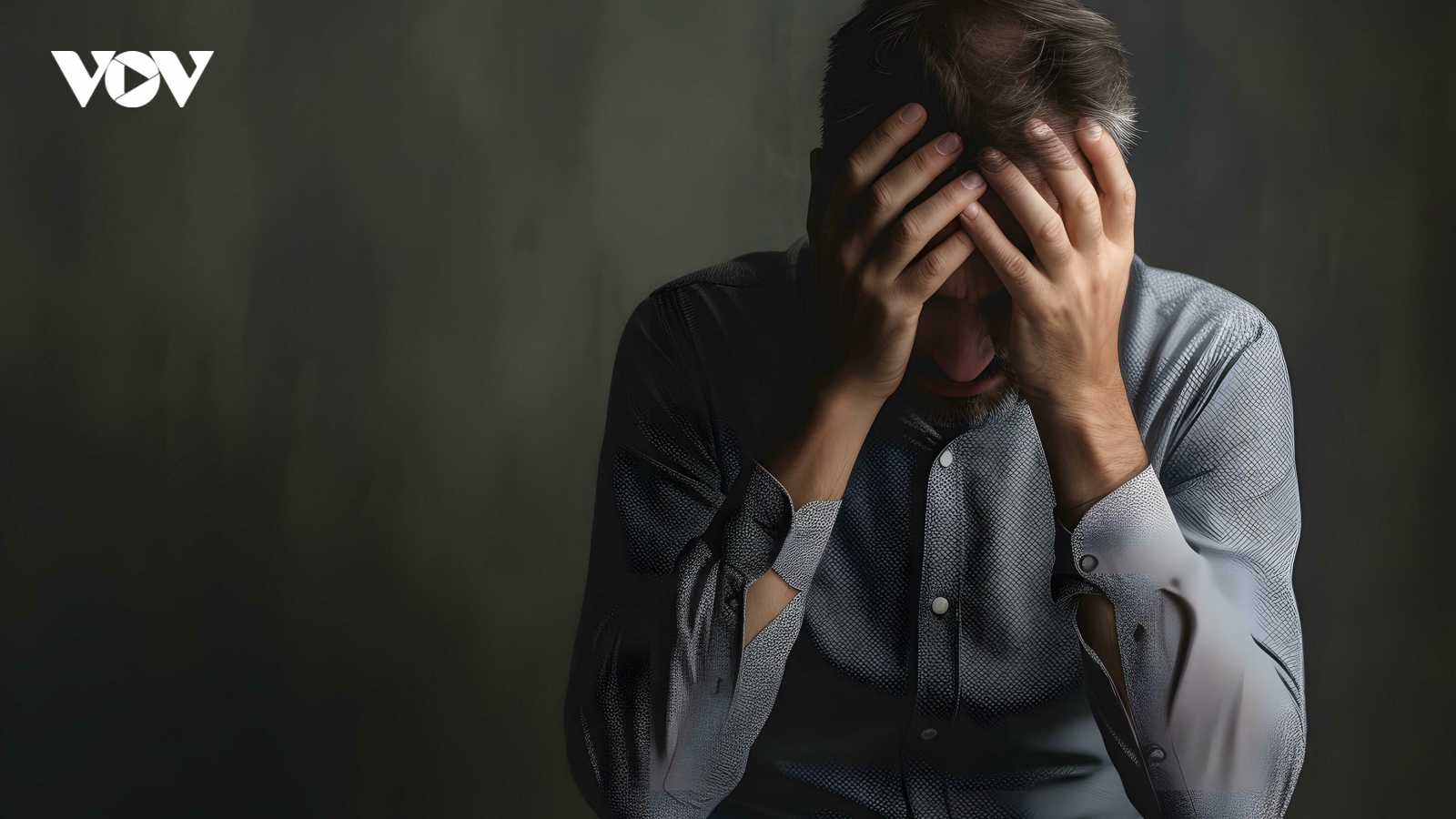 Bối rối vì người tình đến tận cửa ép phải nhận con