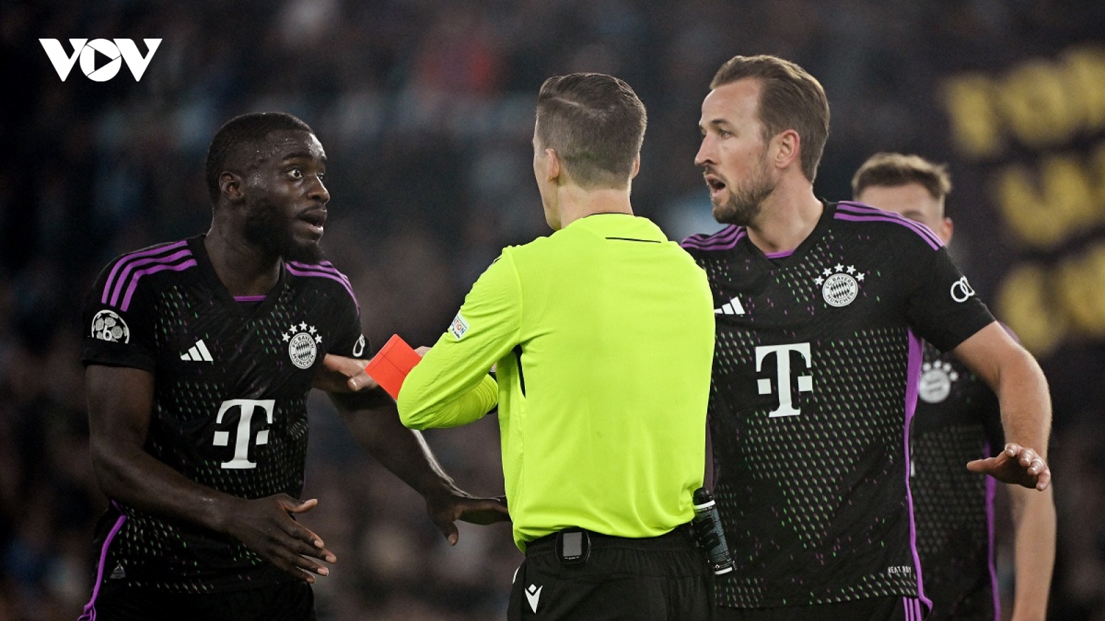 Kết quả Cúp C1 châu Âu hôm nay 15/2: PSG thắng thuyết phục, Bayern thua sốc