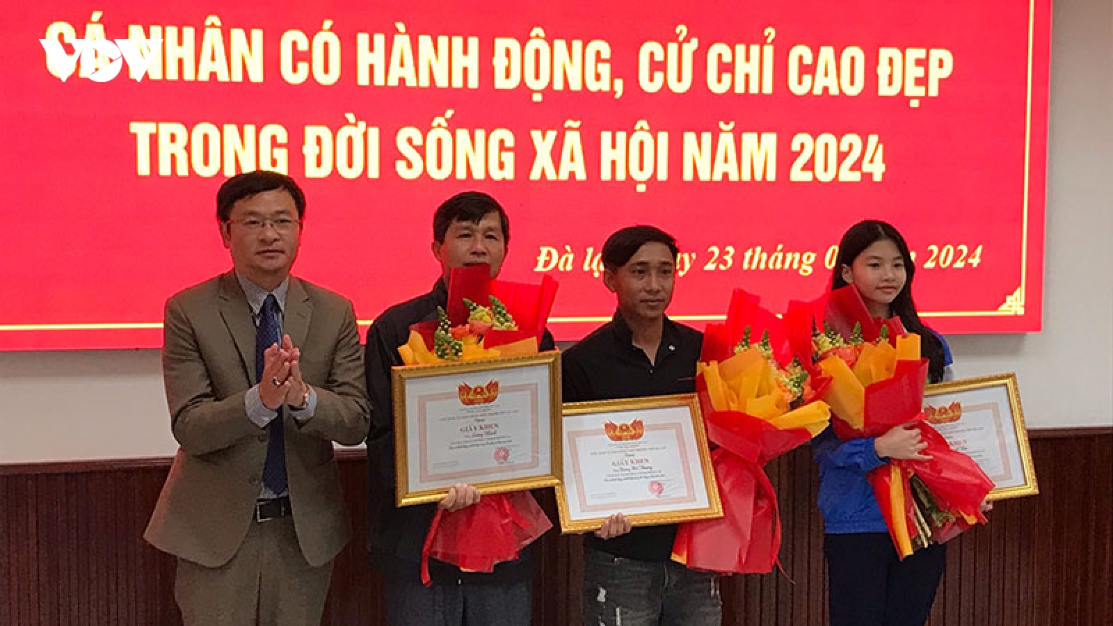 Đà Lạt: Biểu dương 3 cá nhân nhặt được tài sản trả lại khách du lịch