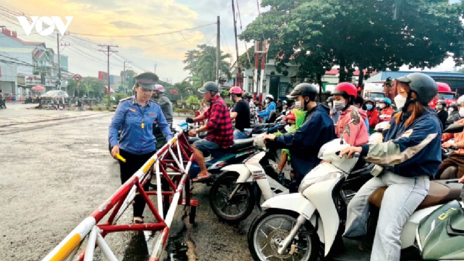 “Bóng hồng” bên gác chắn