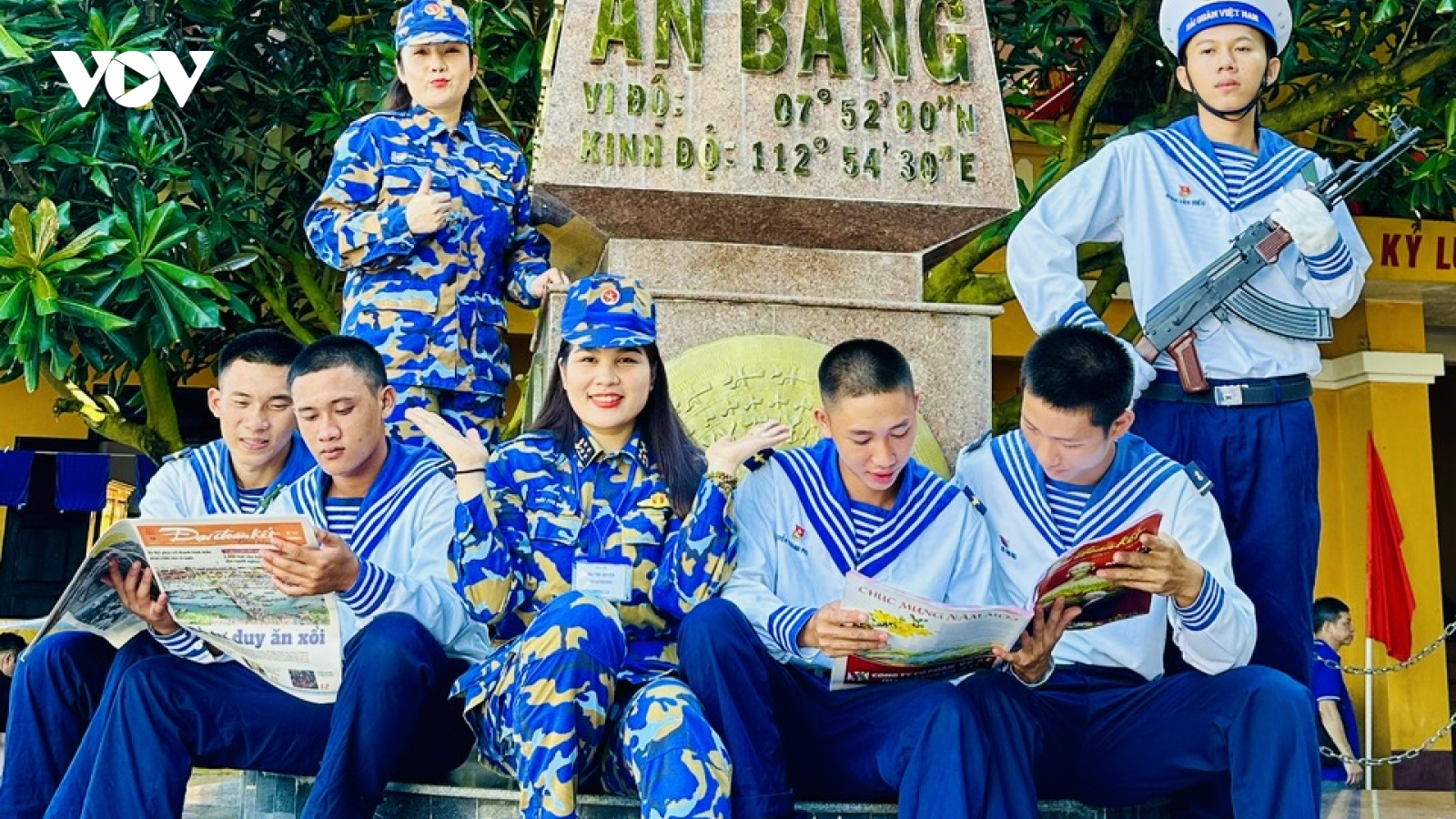 NSƯT Bùi Thu Huyền: Niềm vui được hát cho các chiến sĩ hải đảo, hát cho kiều bào