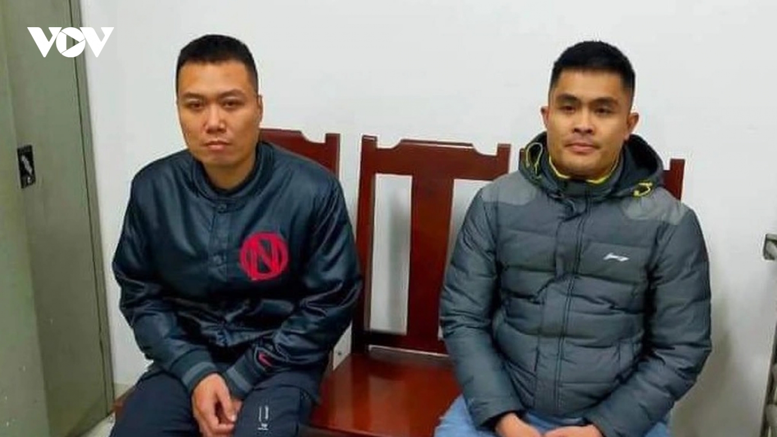 Tạm giữ hình sự 2 người đi xe máy cà khịa, đánh nhau ở đường Vành đai 2 trên cao