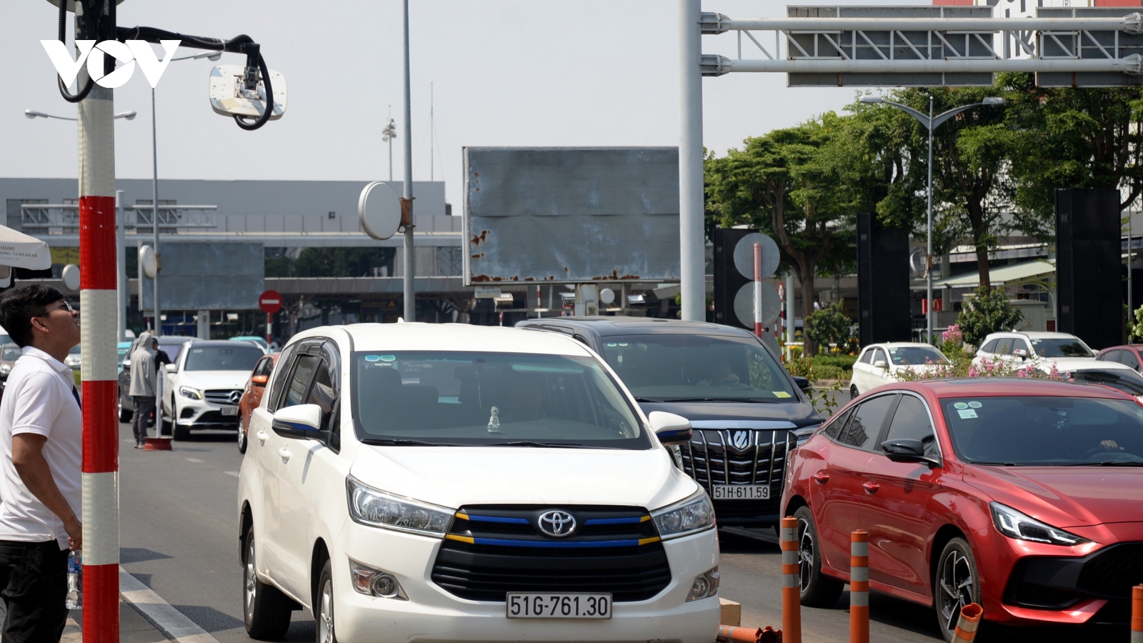 Thử nghiệm hệ thống thu không dùng tiền mặt tại sân bay Tân Sơn Nhất