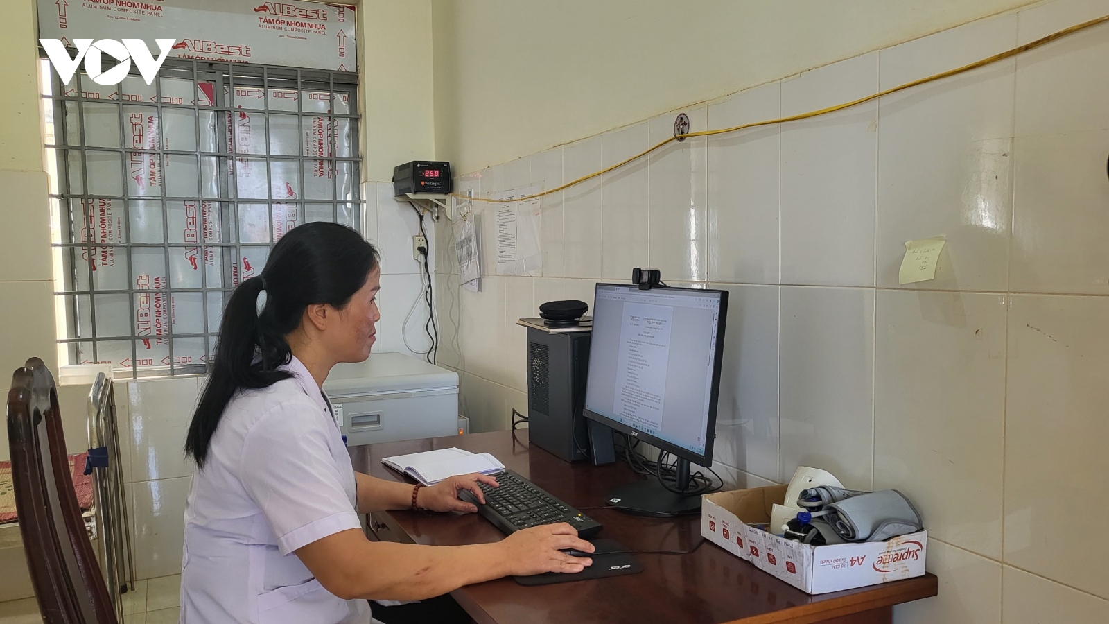 Nữ trưởng trạm y tế tận tụy với nghề