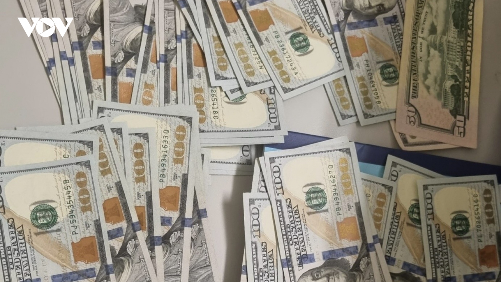 Hành trình tìm kiếm 4.300 USD cho khách bay quốc tế bỏ quên tại nhà ga T2