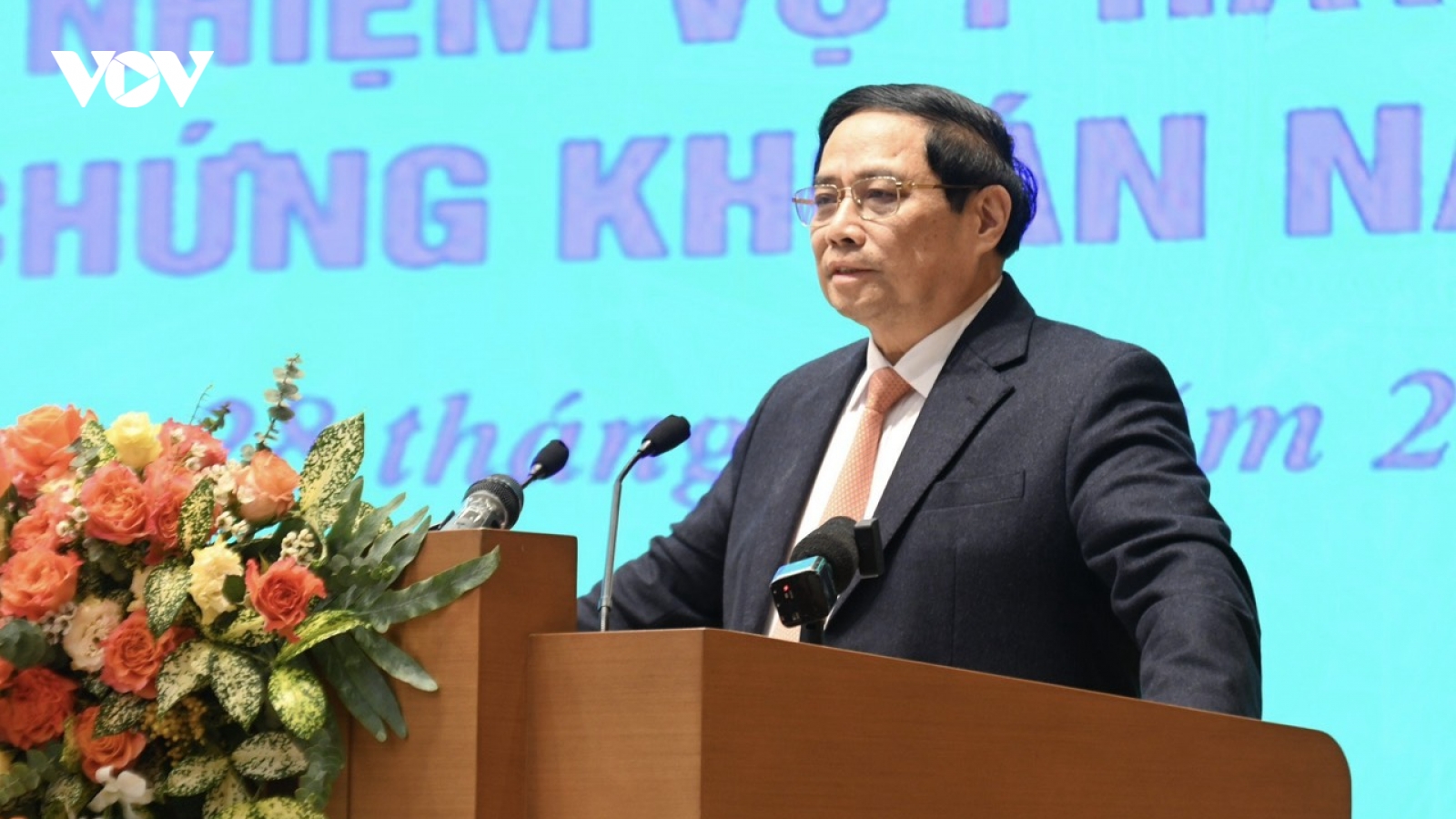 Thủ tướng: Mau chóng thu hẹp khoảng cách TTCK trong nước với các thị trường lớn