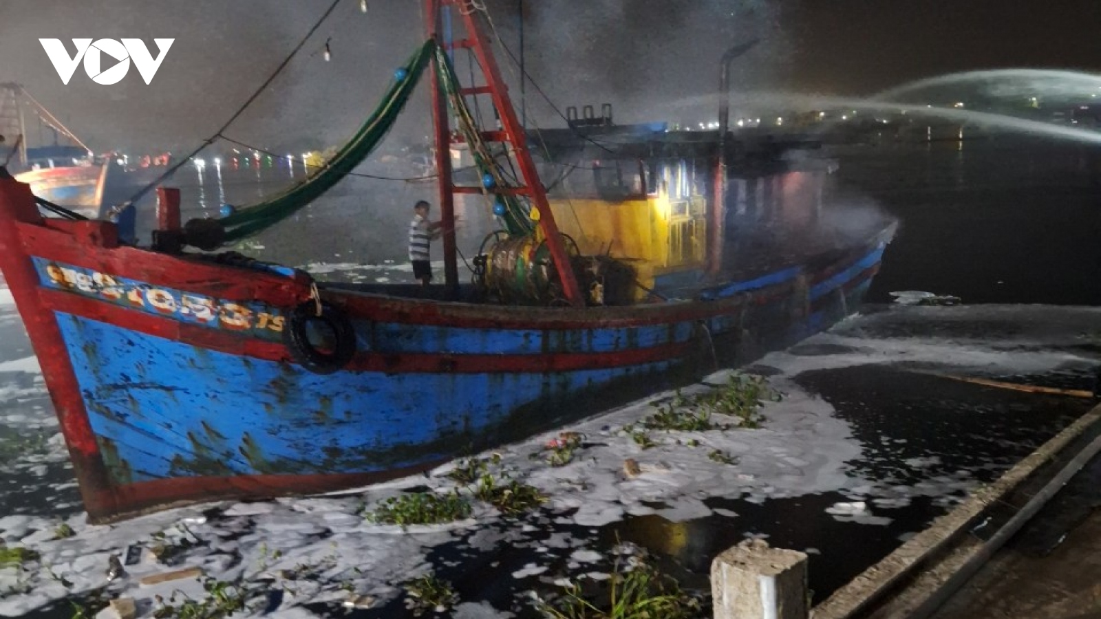 2 tàu cá Quảng Ngãi bị cháy trong đêm