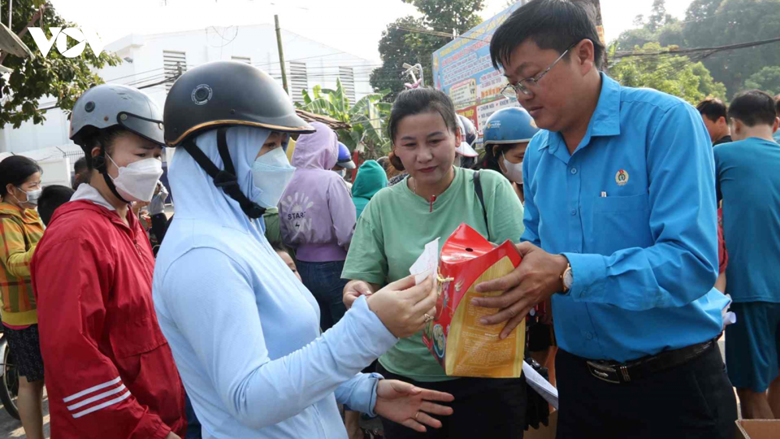 Hơn 6.200 công nhân lao động Bình Dương làm việc xuyên Tết