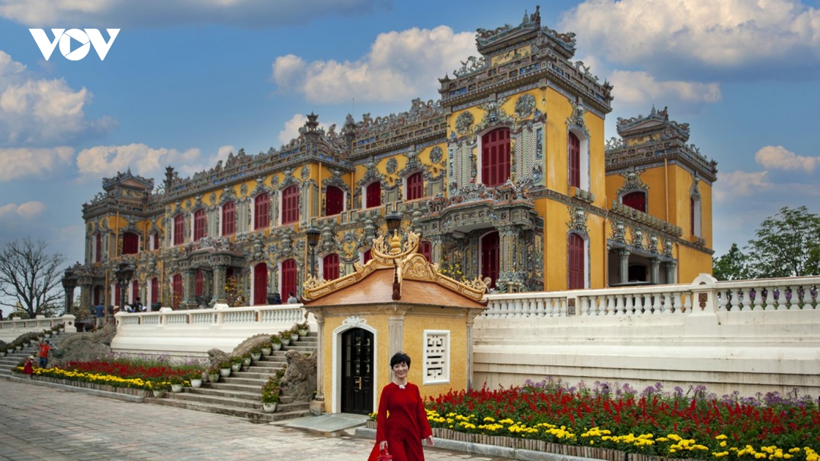 Ngắm điện Kiến Trung vừa phục dựng xong
