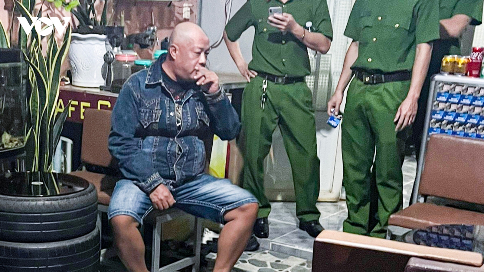 Tạm giữ đối tượng đánh gãy tay CSGT vì yêu cầu kiểm tra nồng độ cồn