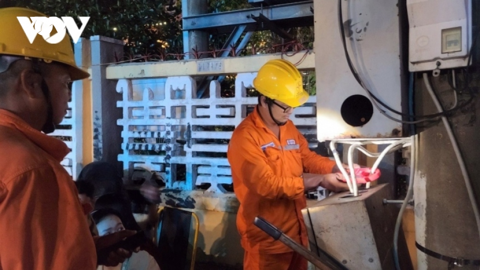 Thủ tướng chỉ thị đảm bảo cung ứng điện, cung cấp than, khí cho sản xuất điện