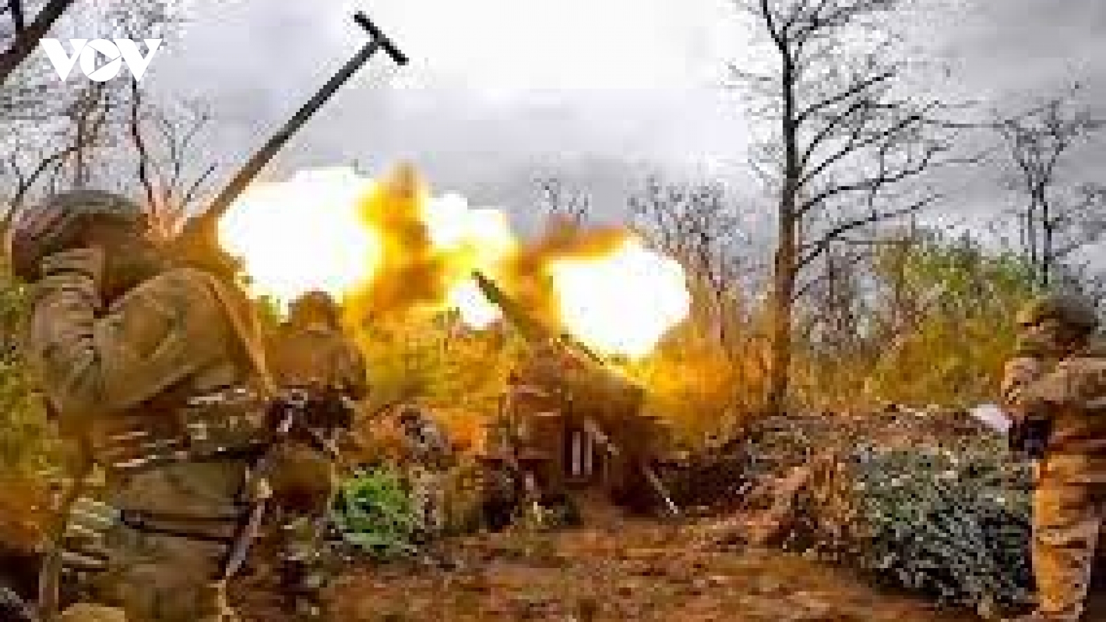 Khoảnh khắc lính dù Nga đột kích bất ngờ vào cứ điểm Ukraine tại Bakhmut