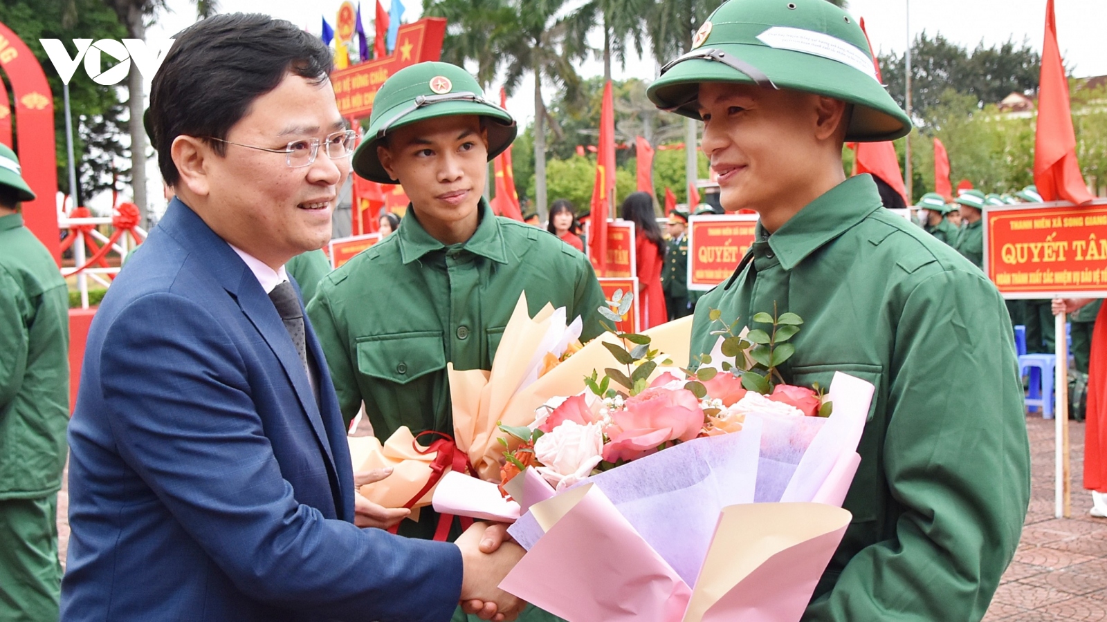 Hơn 1.700 thanh niên ở Bắc Ninh hồ hởi lên đường nhập ngũ