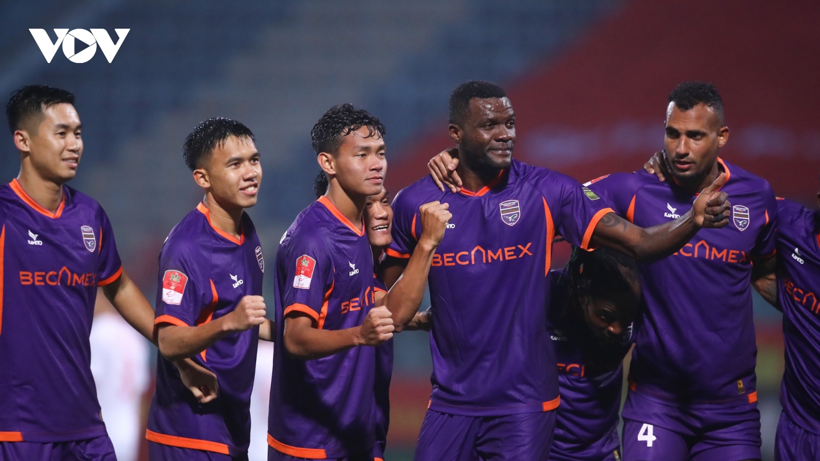 Kết quả V-League: Thanh Hóa áp sát ngôi đầu, CAHN và Bình Dương thắng nhọc