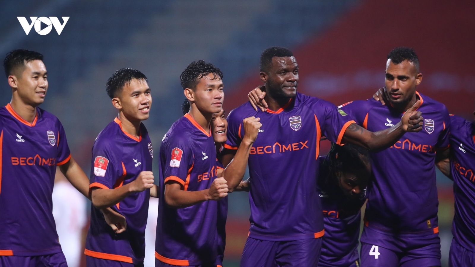 Kết quả V-League: Thanh Hóa áp sát ngôi đầu, CAHN và Bình Dương thắng nhọc
