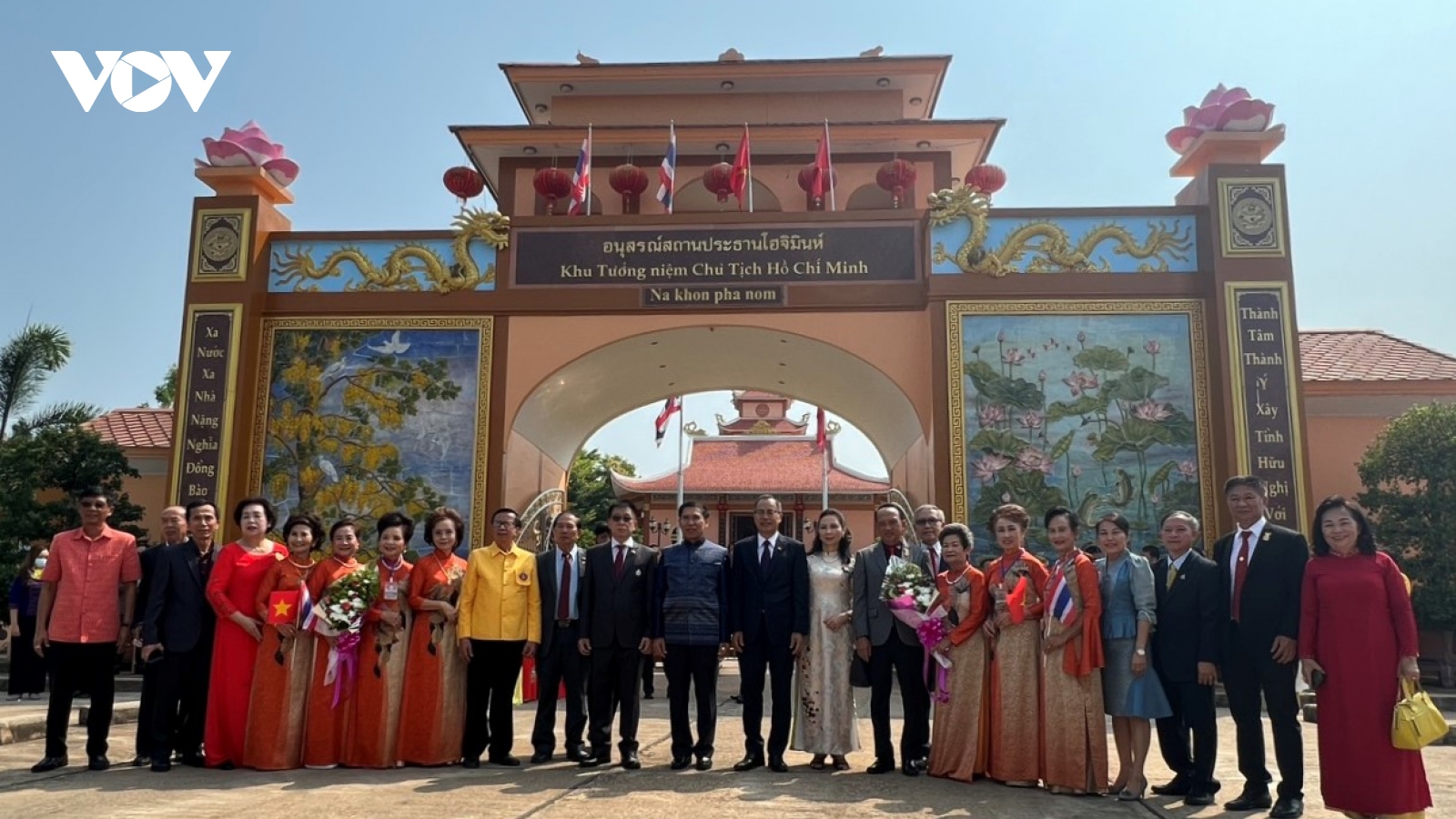 Thủ tướng Thái Lan thăm Khu tưởng niệm Chủ tịch Hồ Chí Minh ở tỉnh Nakhon Phanom