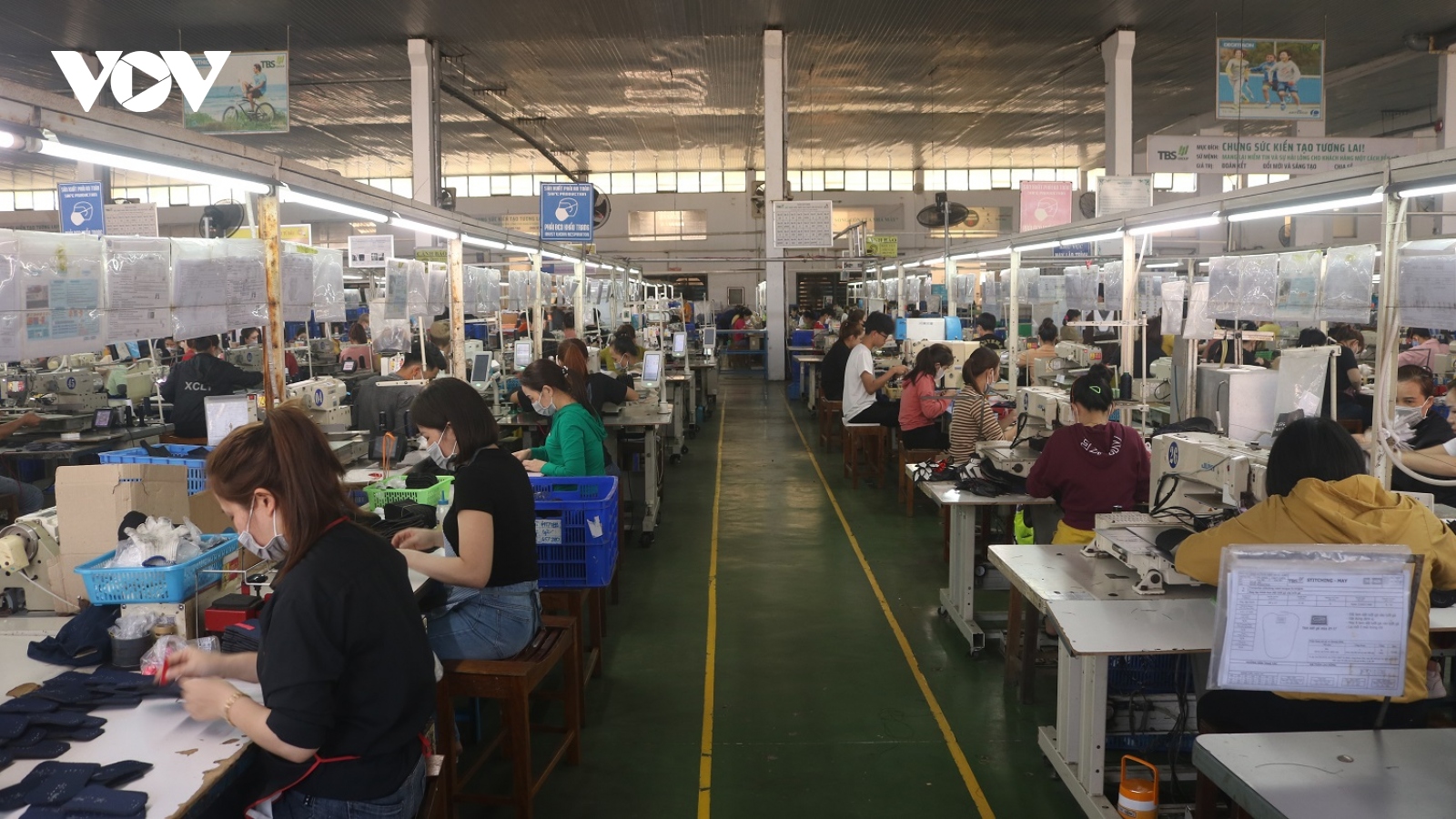Hàng ngàn công nhân Đà Nẵng trở lại làm việc sau Tết