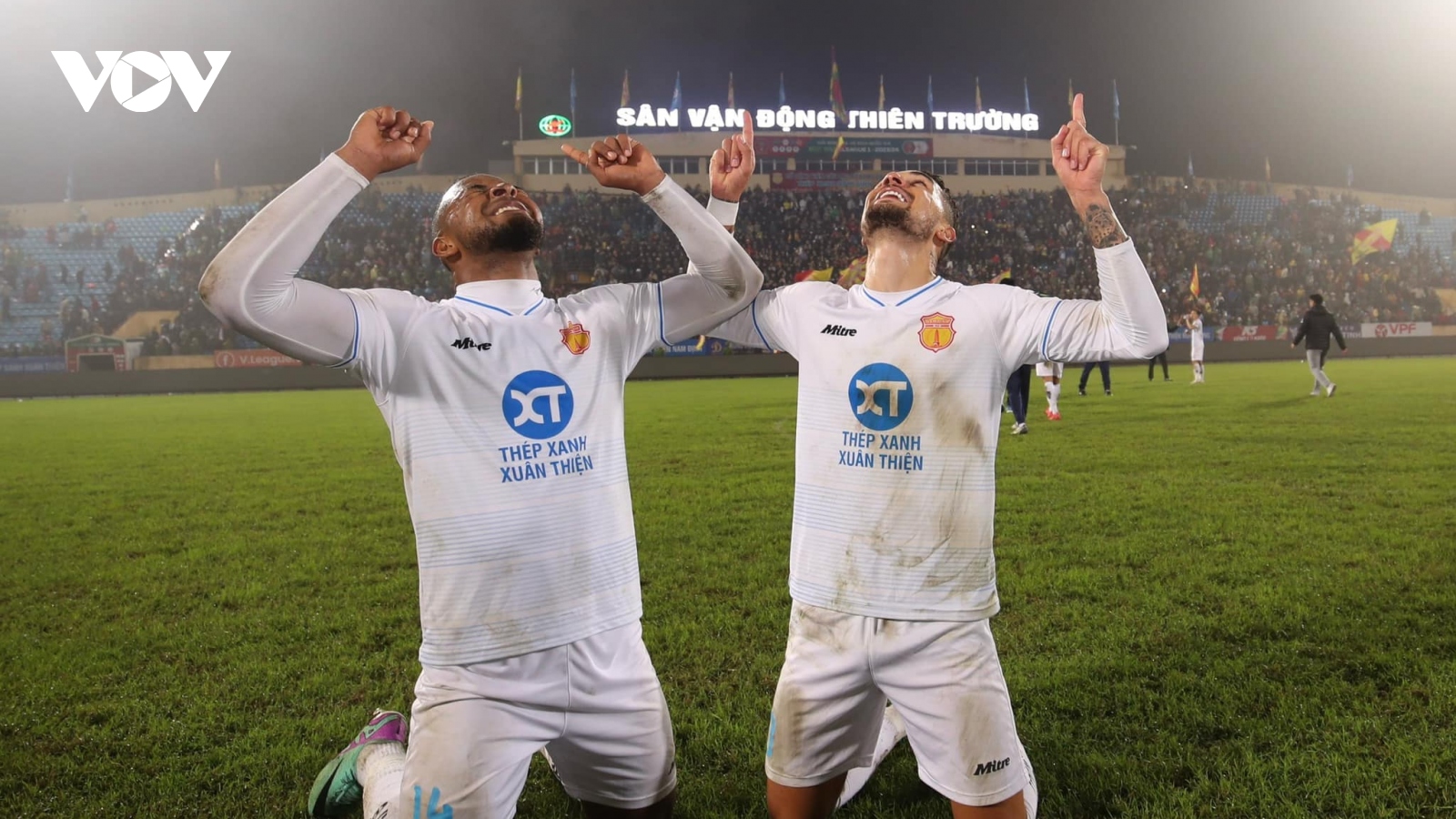 Dàn cầu thủ Nam Định "bùng nổ" trên mạng xã hội sau trận thắng Hà Nội FC