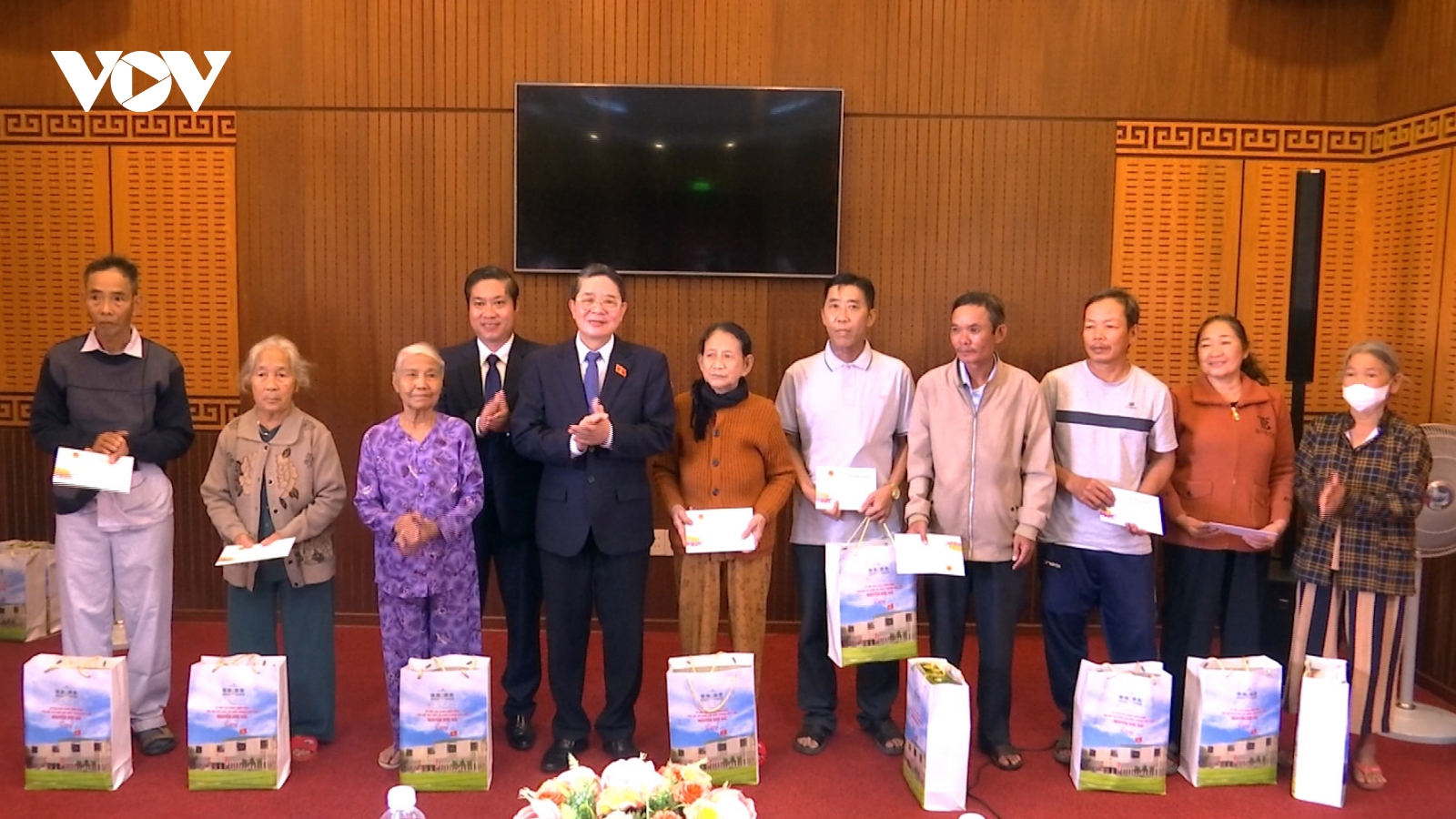 Phó Chủ tịch Quốc hội Nguyễn Đức Hải thăm, tặng quà Tết tại tỉnh Quảng Nam