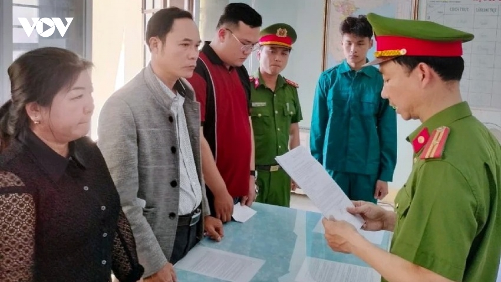 Vụ giám đốc phòng giao dịch ngân hàng lừa đảo 14 tỷ đồng: Bắt thêm 3 bị can