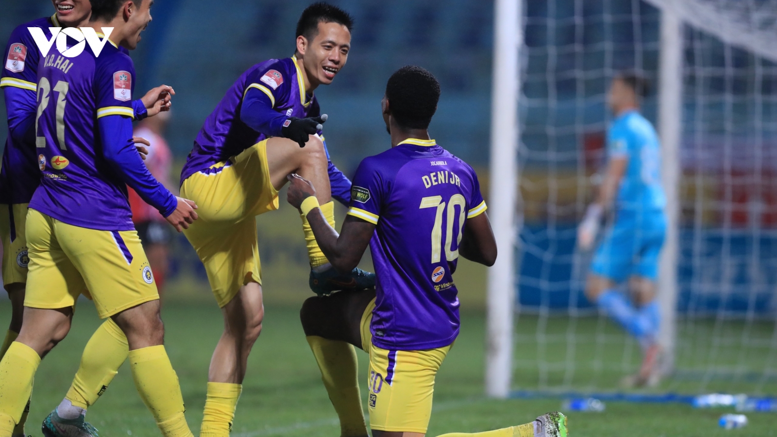 Đội hình tiêu biểu vòng 10 V-League 2023/2024: Sự trở lại của Văn Quyết